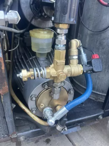 Custom VB9-style unloader conversion fitted onto a heavily used Nilfisk Neptune 7 to improve long-term reliability under constant trigger cycling. This modification was carried out for a customer regularly operating the machine for extended daily use.